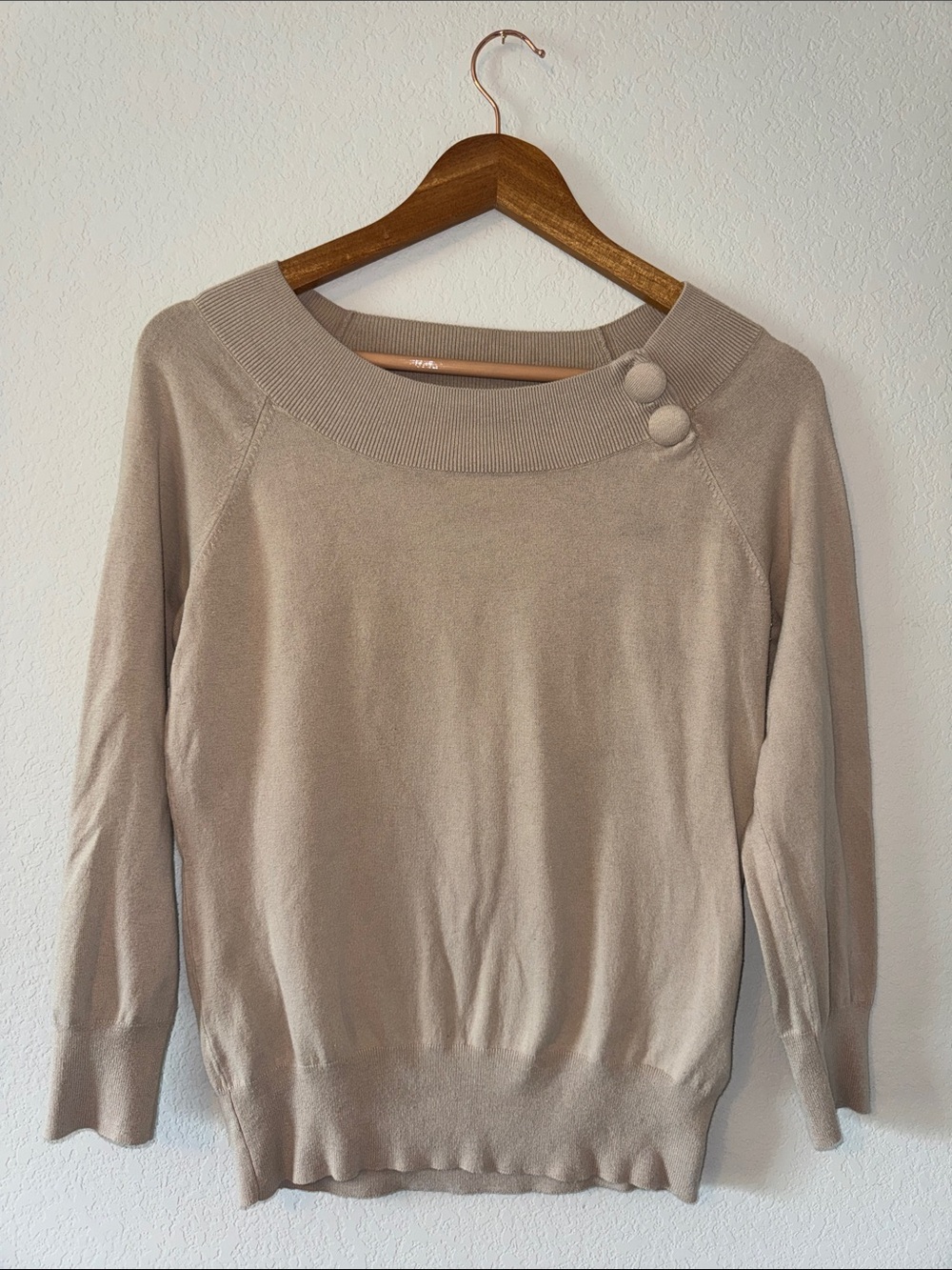 Medium Women’s Banana Republic Neutral Taupe Boatneck Button-Accent Sweater